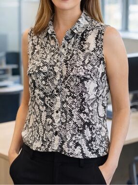 Worthington Sleeveless Button Down Shirt Front Pockets Black & White Large